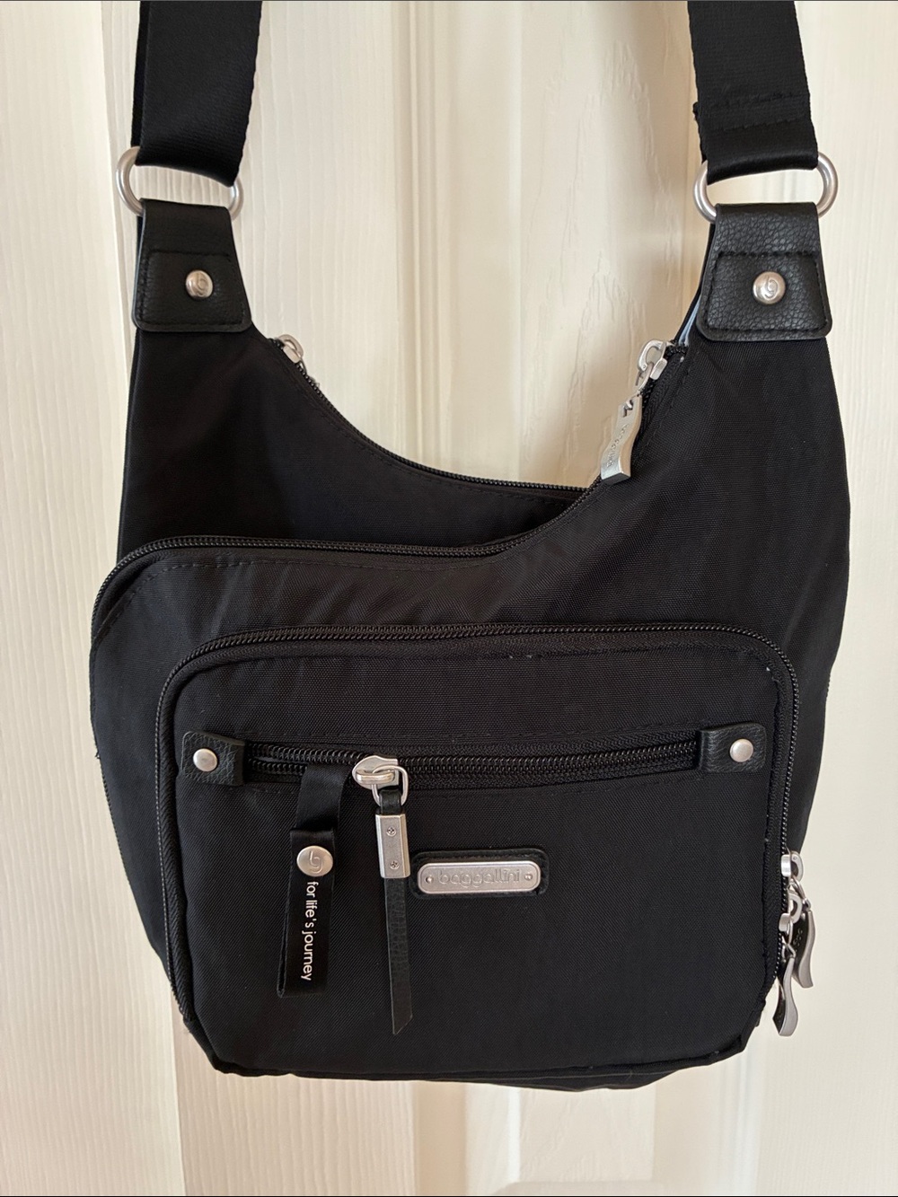 Baggallini Black Nylon Crossbody Bag With Multi Zipper Pocket EUC
